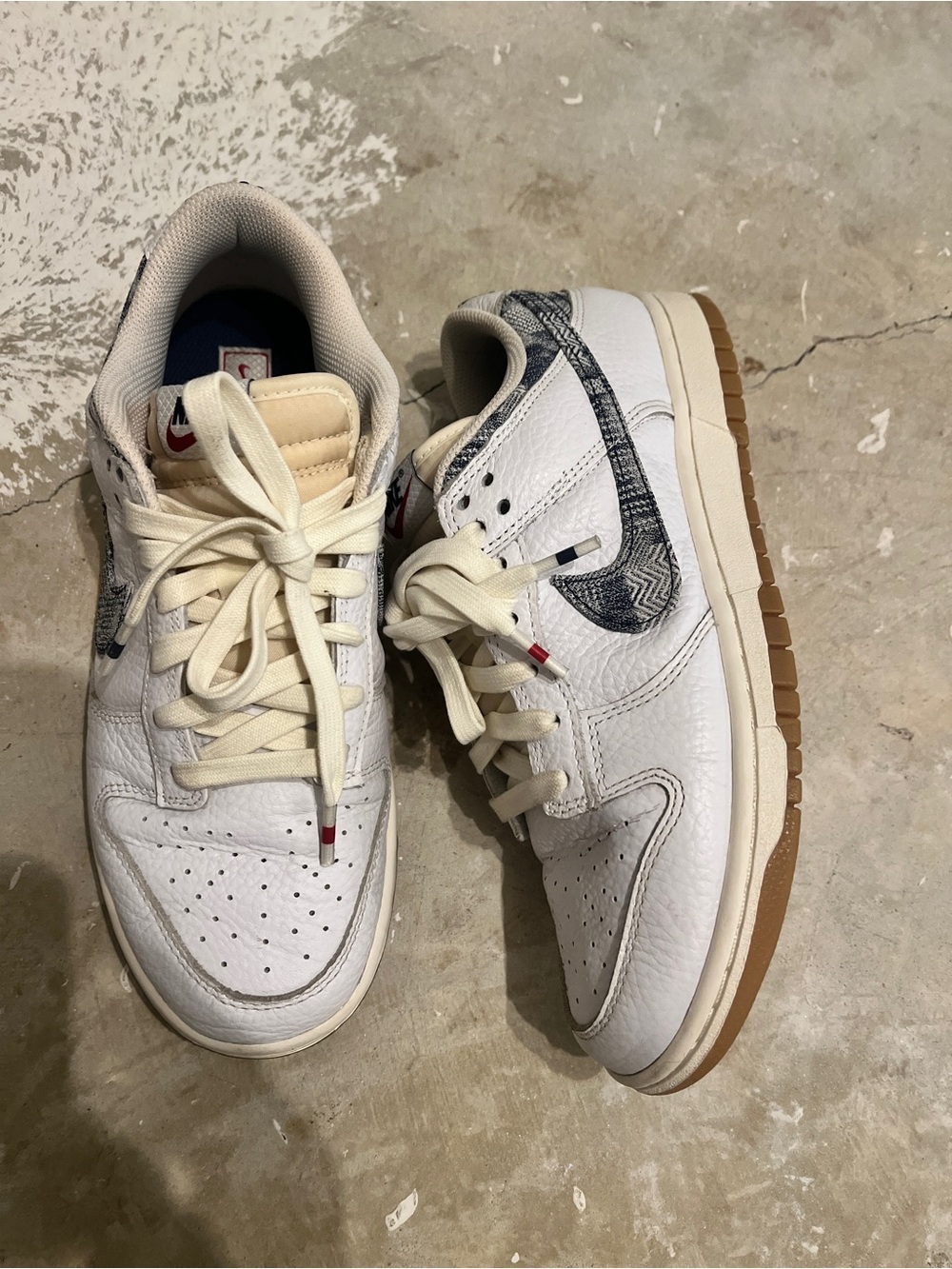 Nike Dunks Low white with Pattern